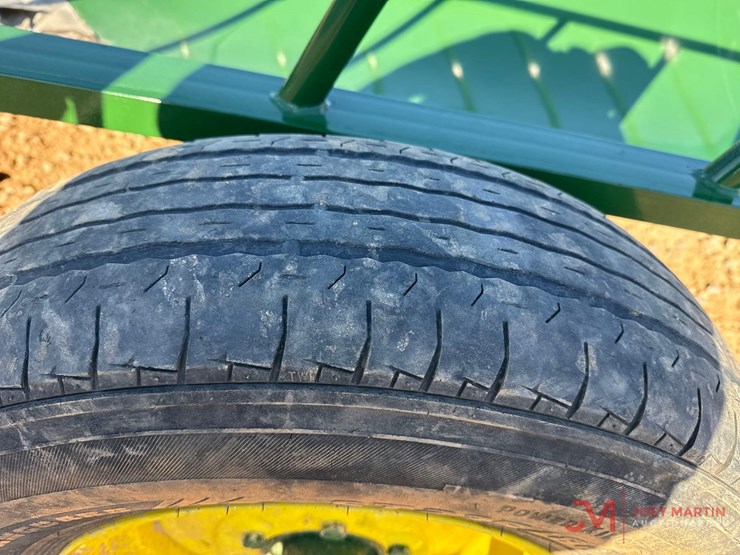 new-stoltzfus-20'-slant-bar-feed-wagon-image-9