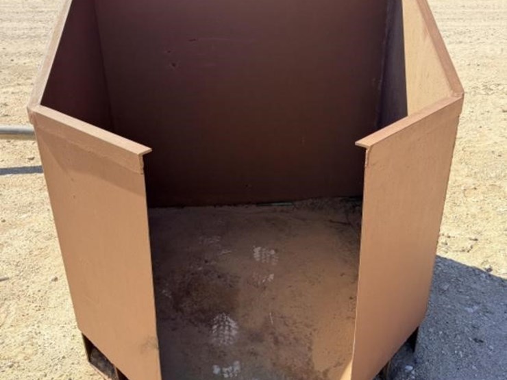 l3---feed-box/protein-feeder-image-1