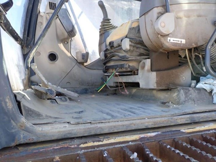 2012-deere-350d-lc-image-11