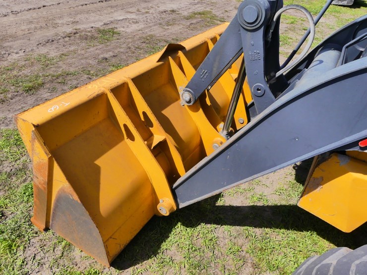 2018-deere-310l-ep-image-12