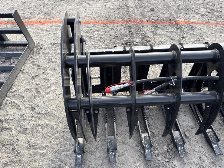 #2089-•-unused-giyi-clg72-72"-skid-steer-curved-log-grabber-inv#-42039-image-8