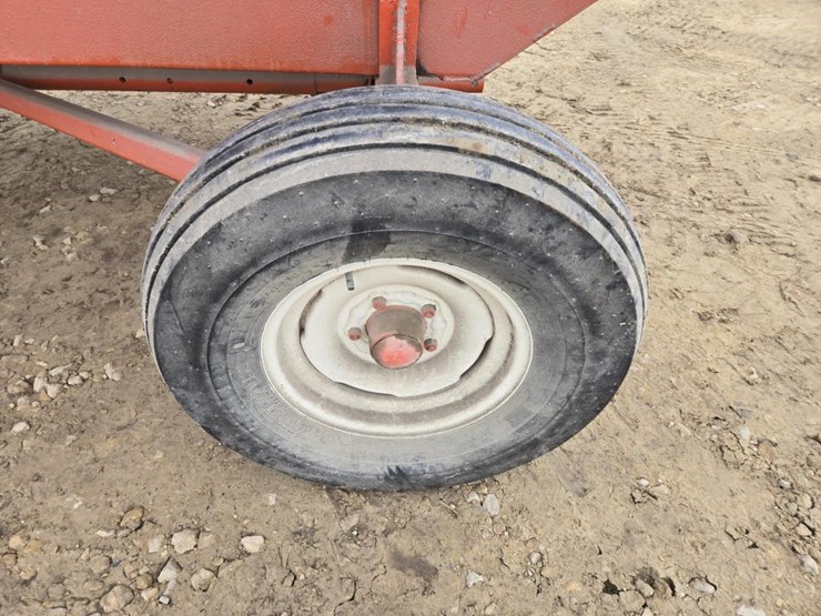 #72-•-fertilizer-auger-wagon-on-gear-image-4