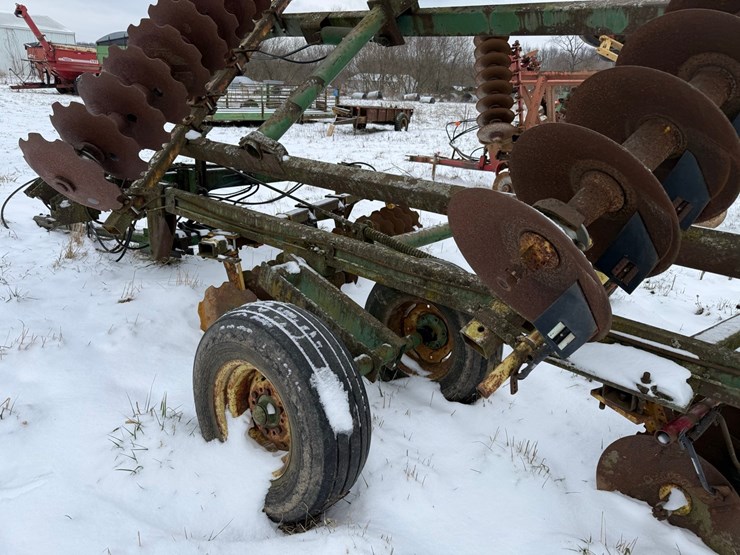 john-deere-220-image-11