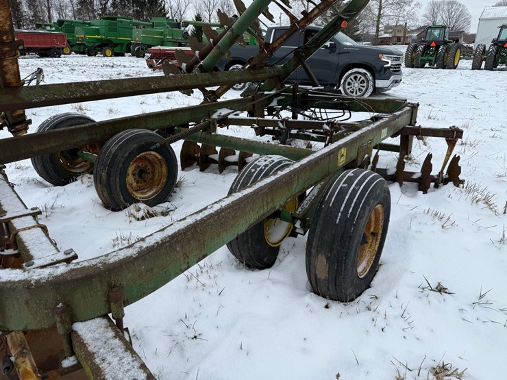 john-deere-220-image-8