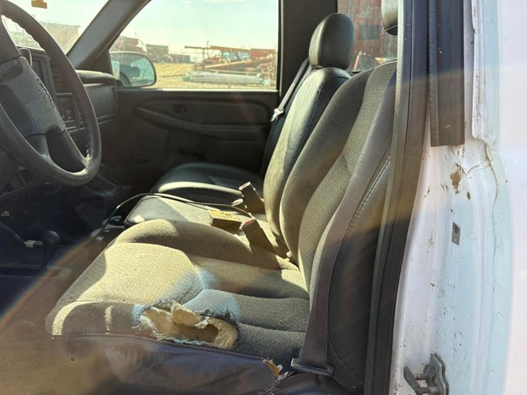 2005-chevrolet-2500-image-13