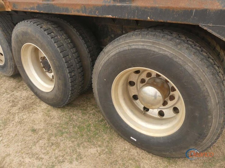 2009-peterbilt-388-image-4