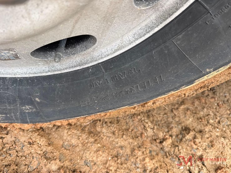 2017-peterbilt-rollback-truck-image-6