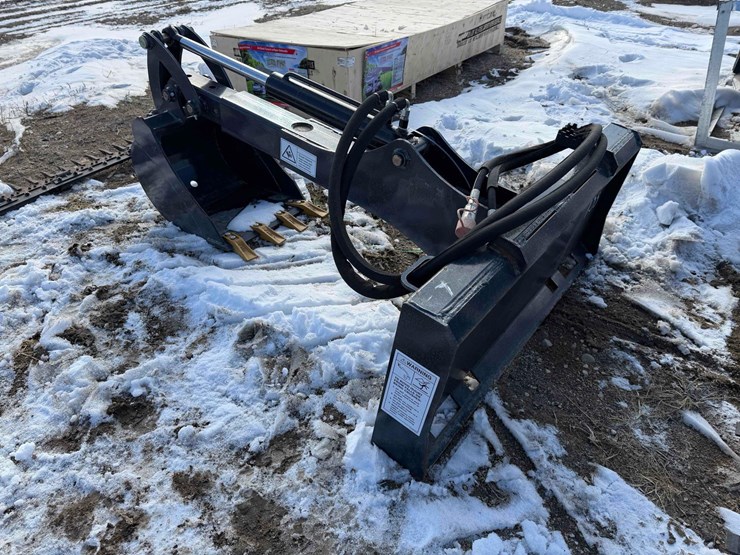 2025-landhonor-backhoe-image-3