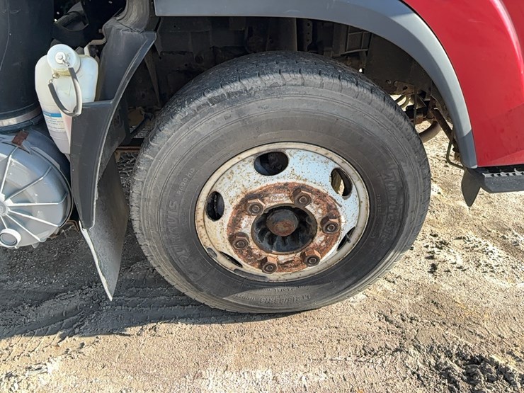 2008-isuzu-npr-image-10