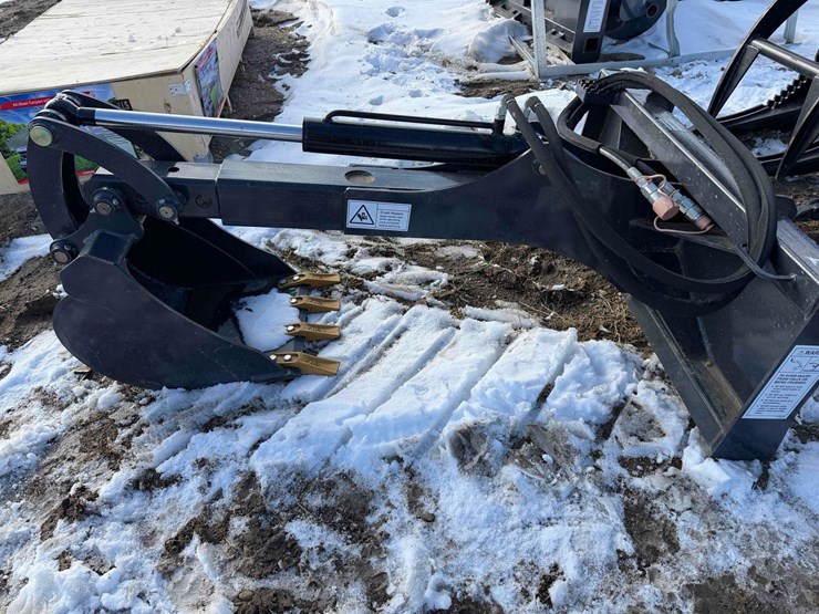 2025-landhonor-backhoe-image-2