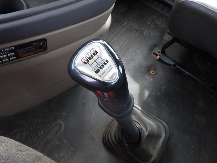 2013-freightliner-cascadia-113-image-48