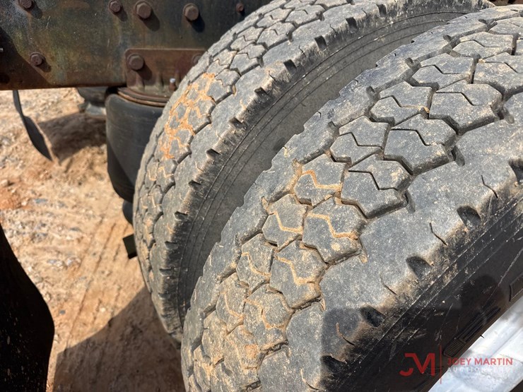 1995-ford-tractor-image-17