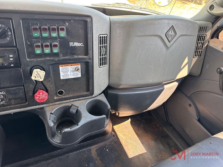 2011-international-7400-image-33