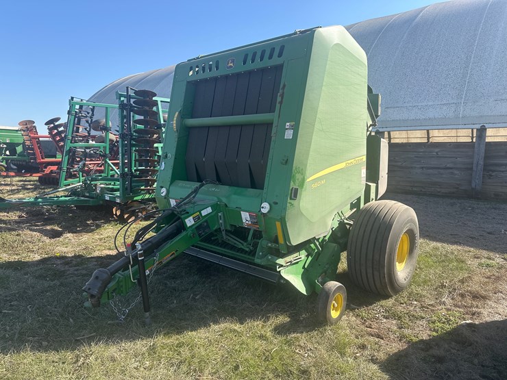 2021-john-deere-560m-image-1