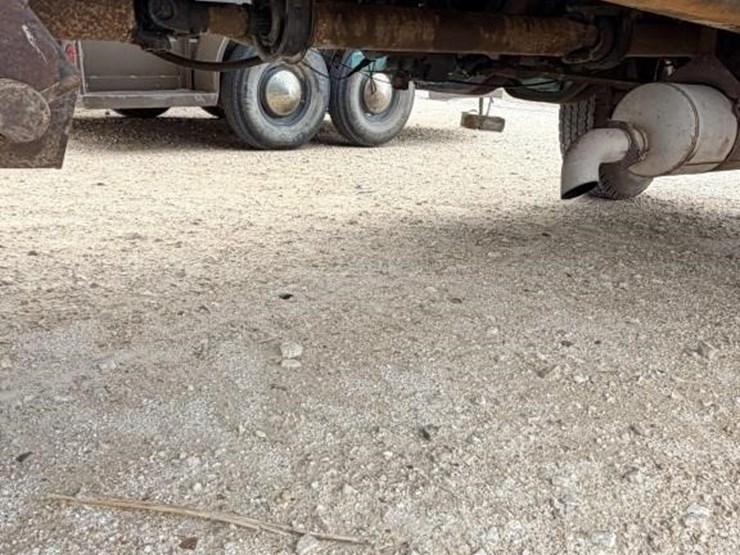 l2---1974-gmc-6500-grain-truck-image-5