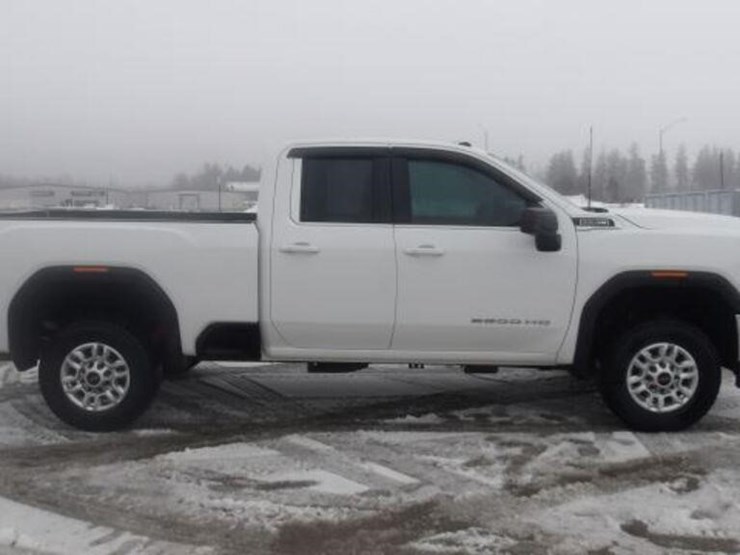 2022-gmc-2500hd-image-4