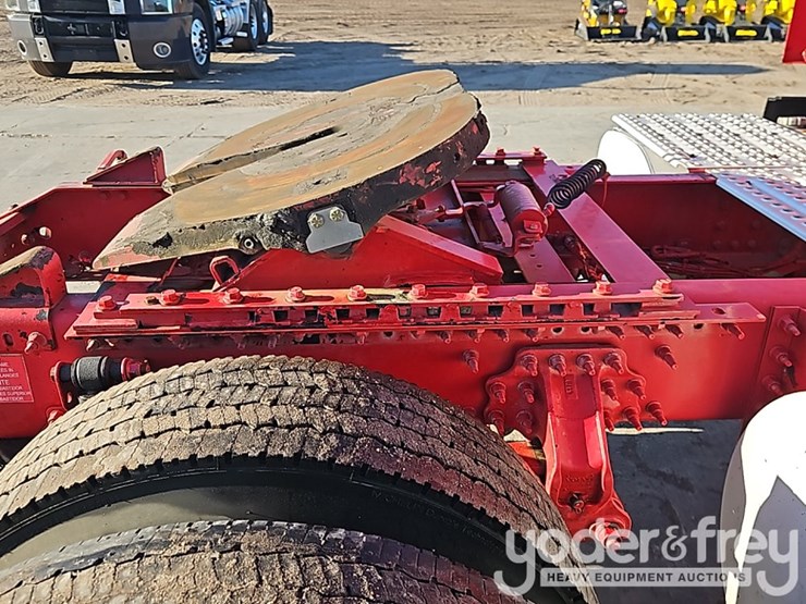 2015-volvo-vnl42t300-image-9