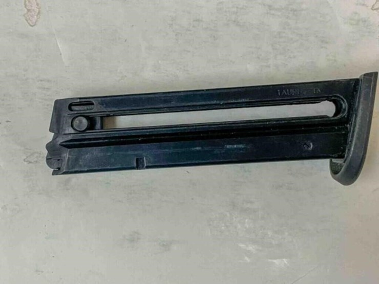 box-of-holsters,-misc.-magazines-image-14