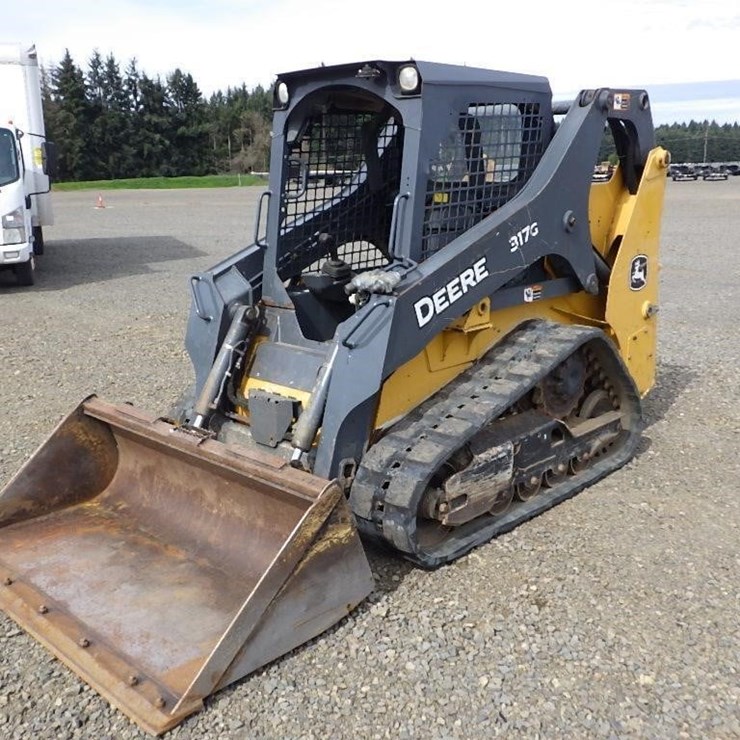 2017 DEERE 317G