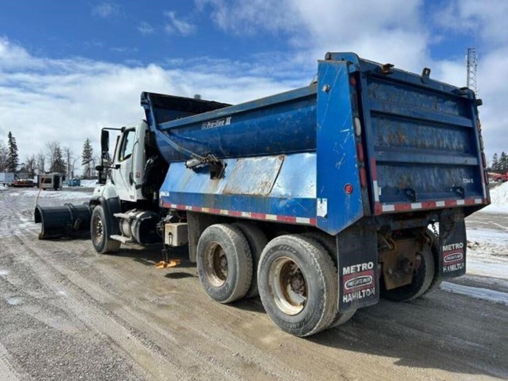 2013-freightliner-108sd-image-6