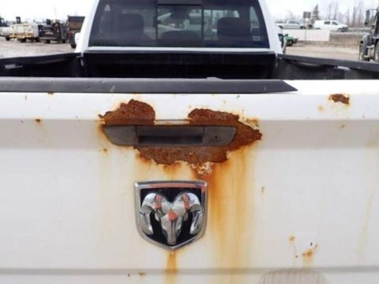 2013-ram-1500-slt-image-59