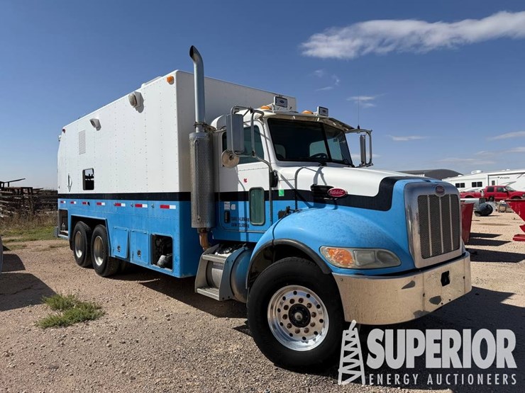 2006-peterbilt-335-image-1