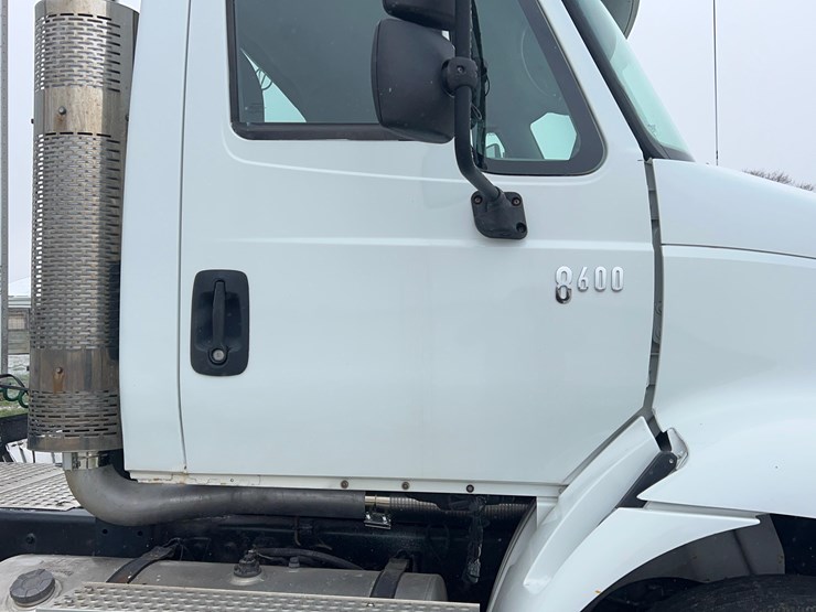 2005-international-8600-image-16