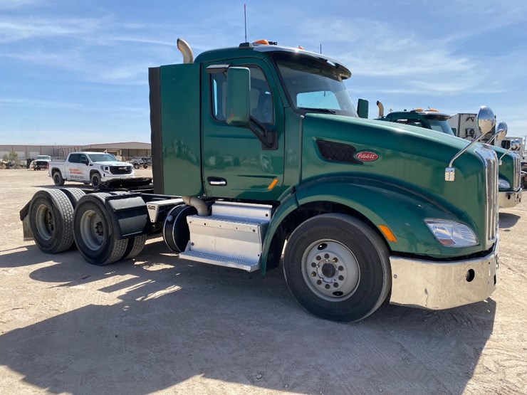 2015-peterbilt-579-image-4