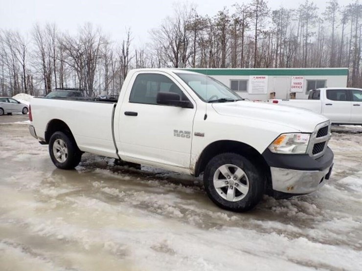 2015-dodge-1500-image-3