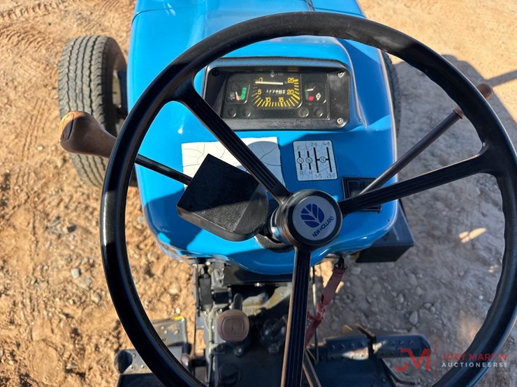 new-holland-3930-image-17