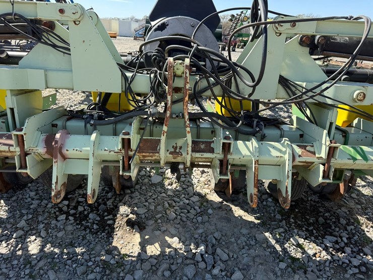 john-deere-12-image-30