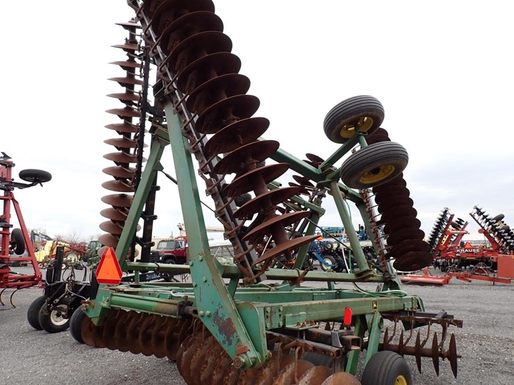 john-deere-235-image-8