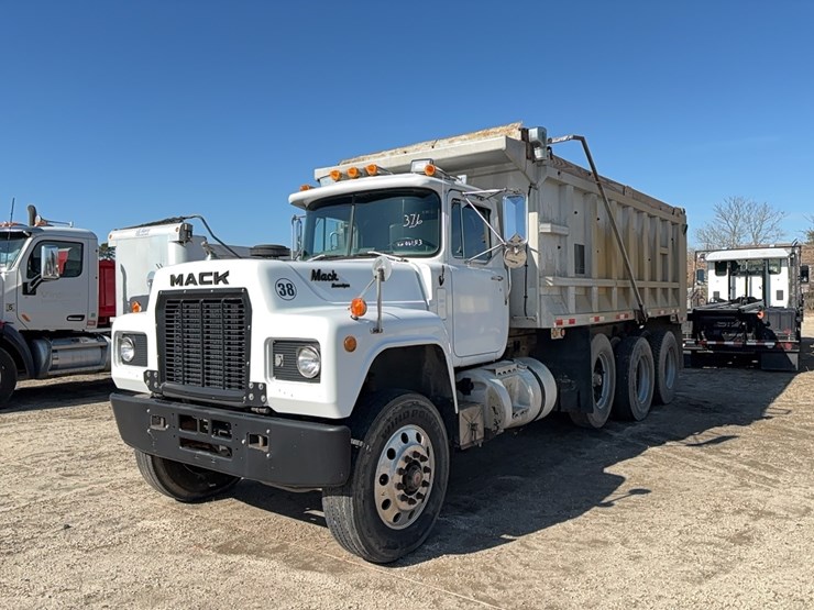 mack-rd688s-image-1
