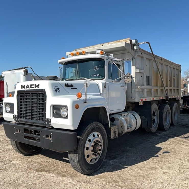 MACK RD688S
