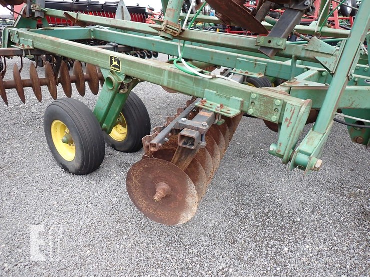 john-deere-235-image-6