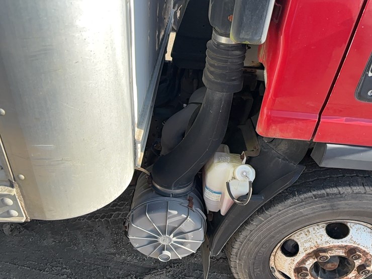 2008-isuzu-npr-image-11