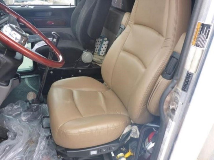 2015-peterbilt-367-image-19