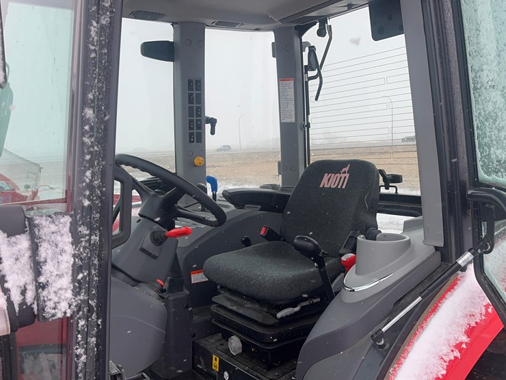 kioti-rx8320-power-shuttle-tractor-with-loader-image-33