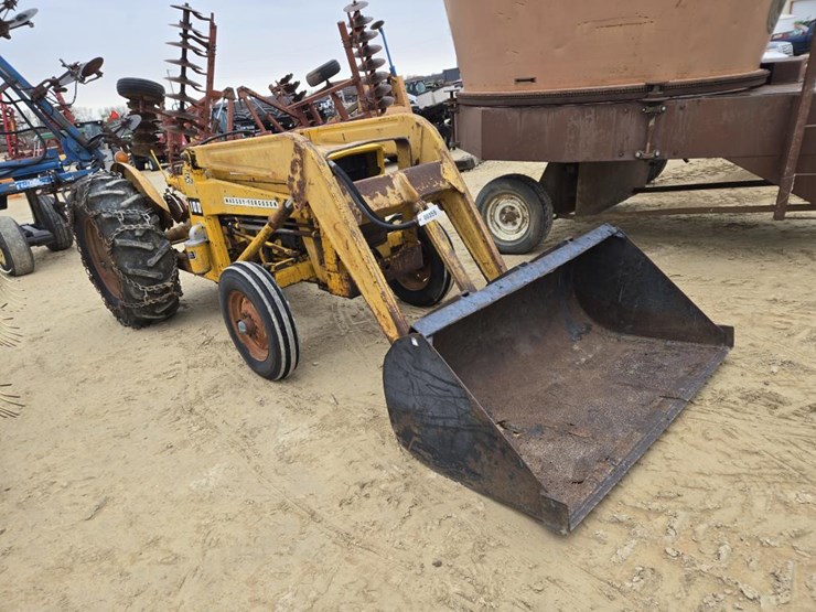 #359-•-massey-ferguson-utility-tractor-image-1