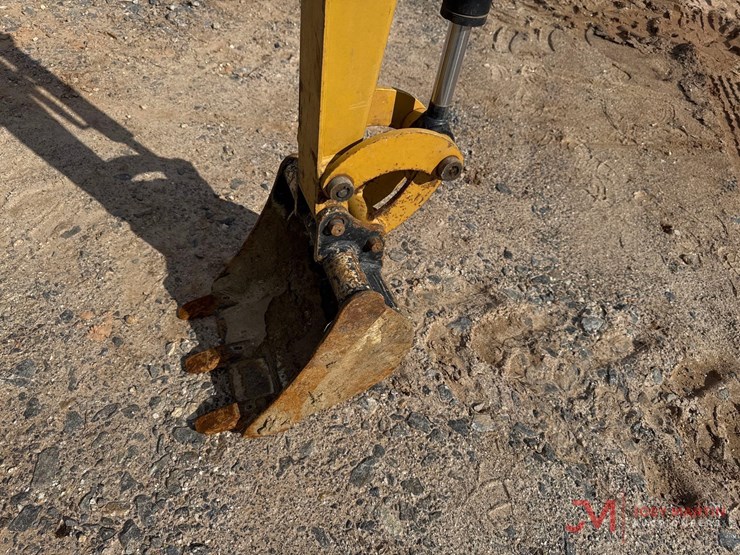 2019-caterpillar-300.9d-image-6