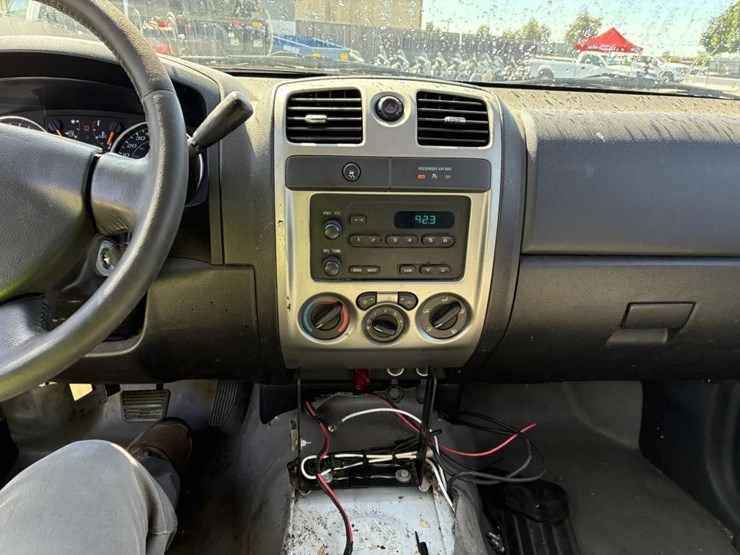 2011-chevrolet-colorado-image-11