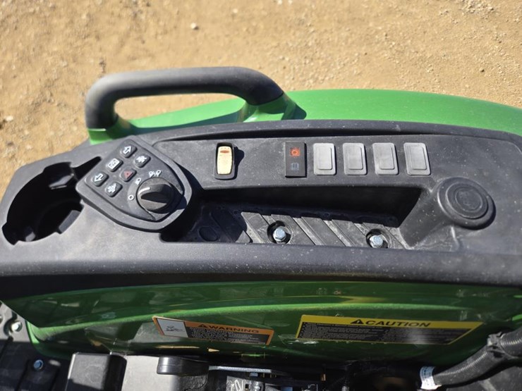 john-deere-4052m-image-17