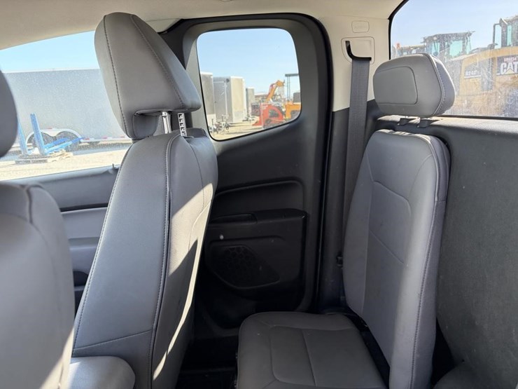 2017-chevrolet-colorado-image-16