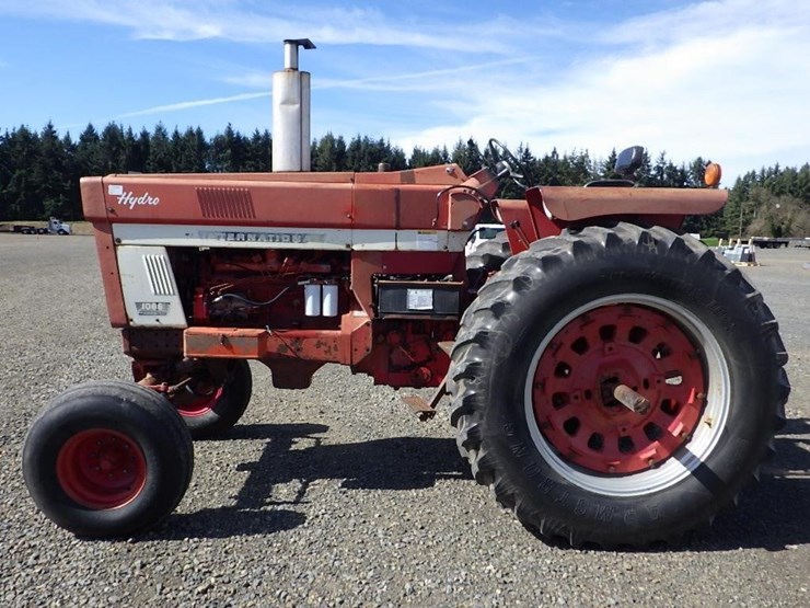 international-f1066-tractor-image-8