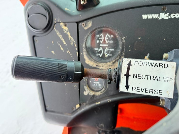 2008-jlg-g10-55a-image-46