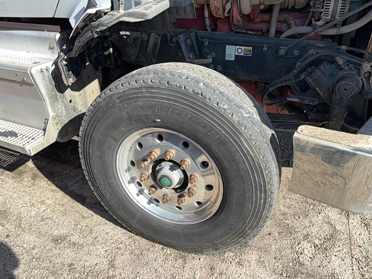 2015-peterbilt-567-image-20