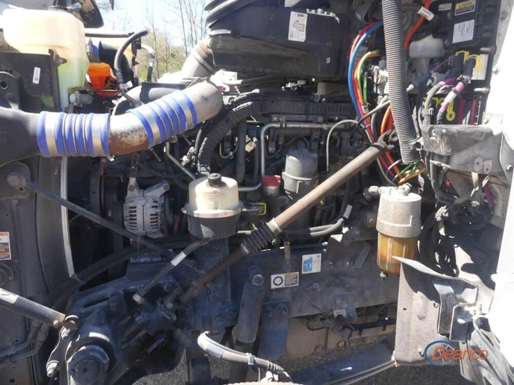 2017-peterbilt-567-image-9