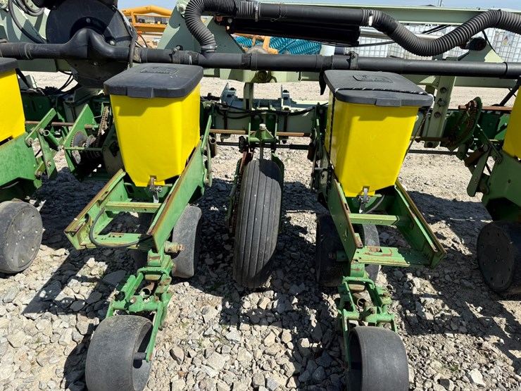 john-deere-12-image-12