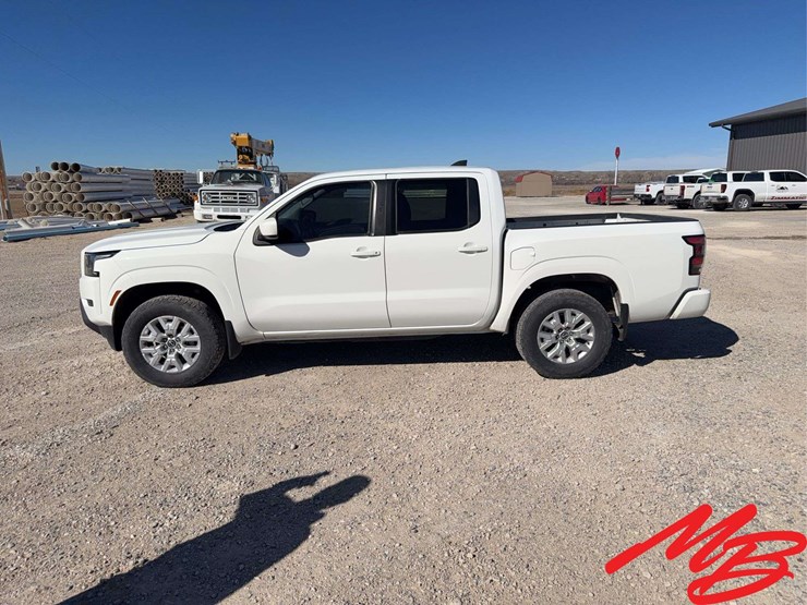 2022-nissan-frontier-sv-image-2