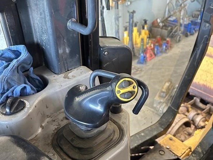 2017-komatsu-d61pxi-image-30